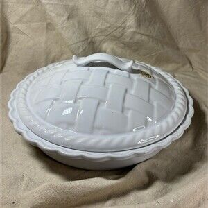 Lattice Pie Dish With Lid White Ceramic Modern Vintage Woven Look 694